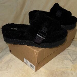 UGG Women's Black Fluffy Slippers